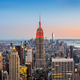 Imagen para el artículo titulado El día que una mujer sobrevivió a una caída libre en ascensor desde la planta 75 del Empire State